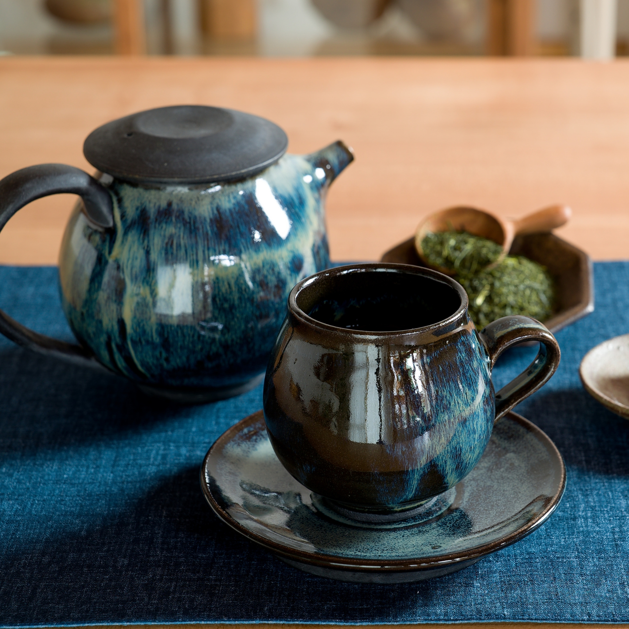 Example of using Shodai Blue Cup and Saucer and Shodai Blue Pot